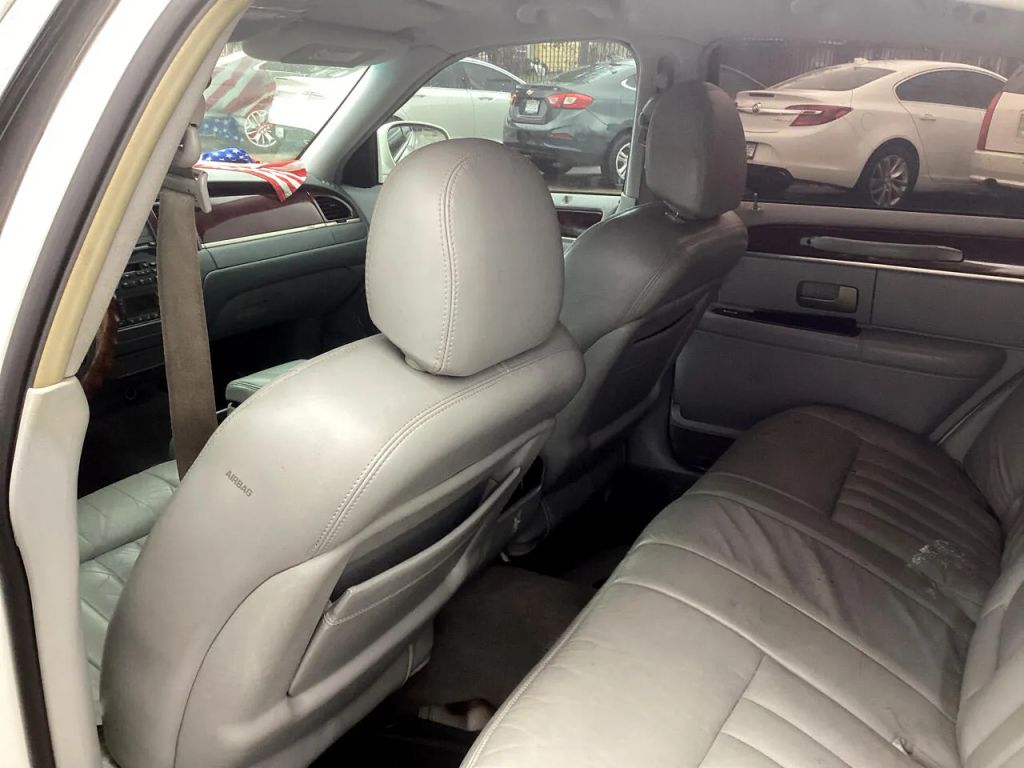 lincoln town car 2004 1LNHM81WX4Y617921 image lincoln town car 2004 1LNHM81WX4Y617921 image